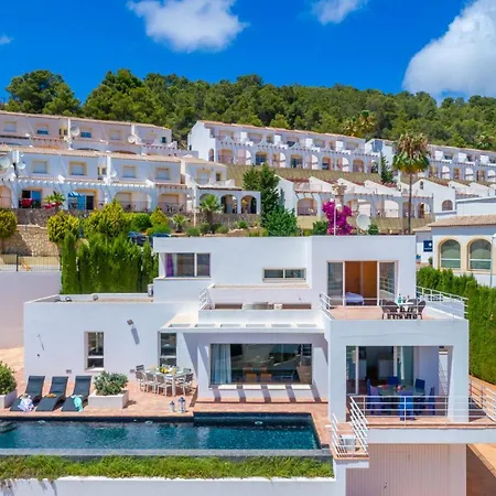 Moderna - Plusholidays *