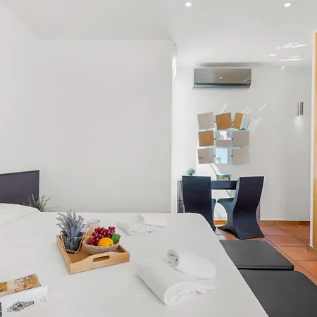 Moderna - Plusholidays