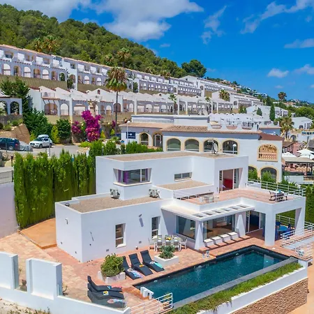 Villa Moderna - Plusholidays *