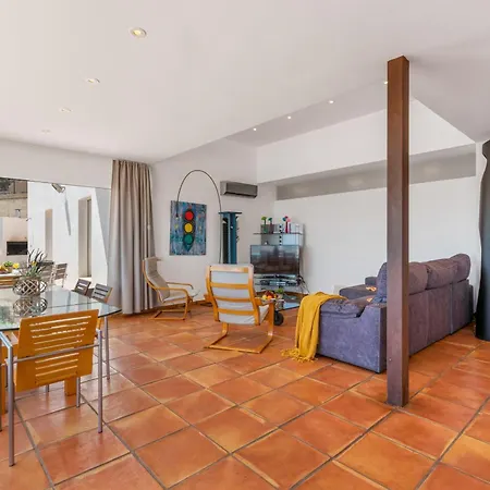 Moderna - Plusholidays *