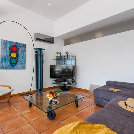 Moderna - Plusholidays