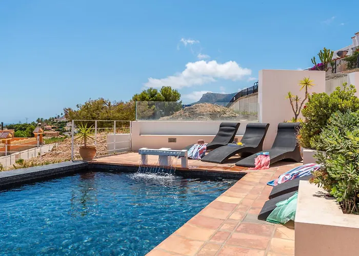 Moderna - Plusholidays * Ifach