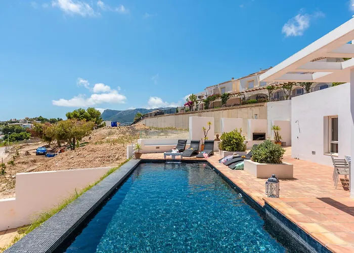 Moderna - Plusholidays * Ifach