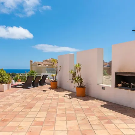 Moderna - Plusholidays *