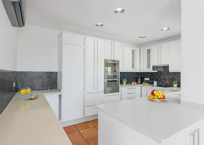 Moderna - Plusholidays *